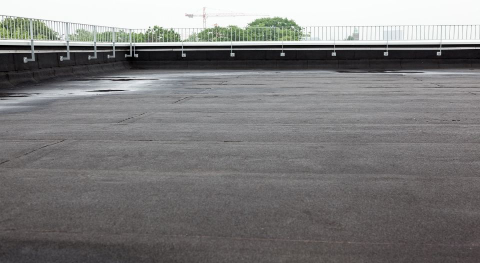 Flat Rubber Roof With Rainwater